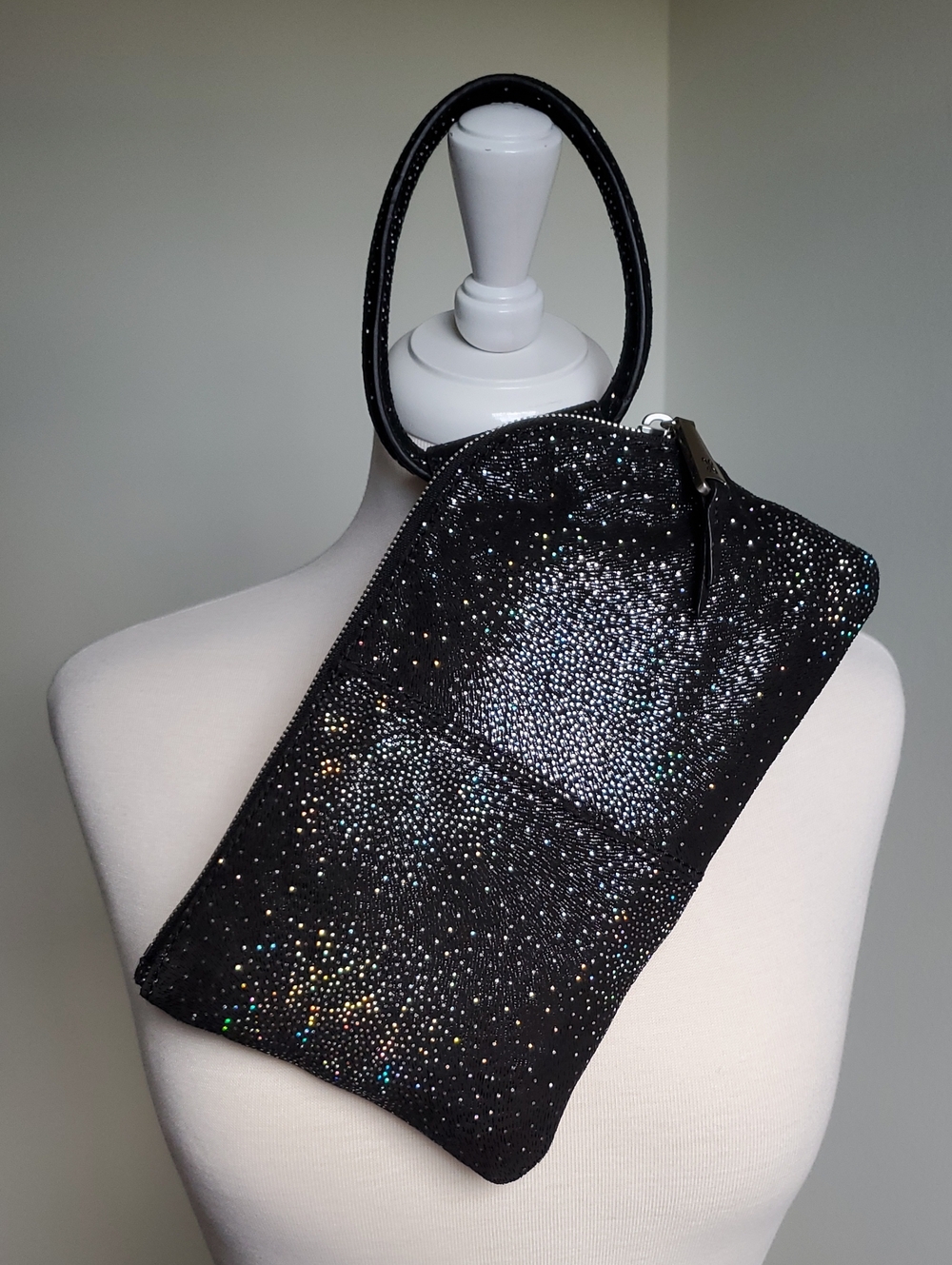 NWT Hobo "Sable" Leather Wristlet in Black/Silver - Picture 3 of 11